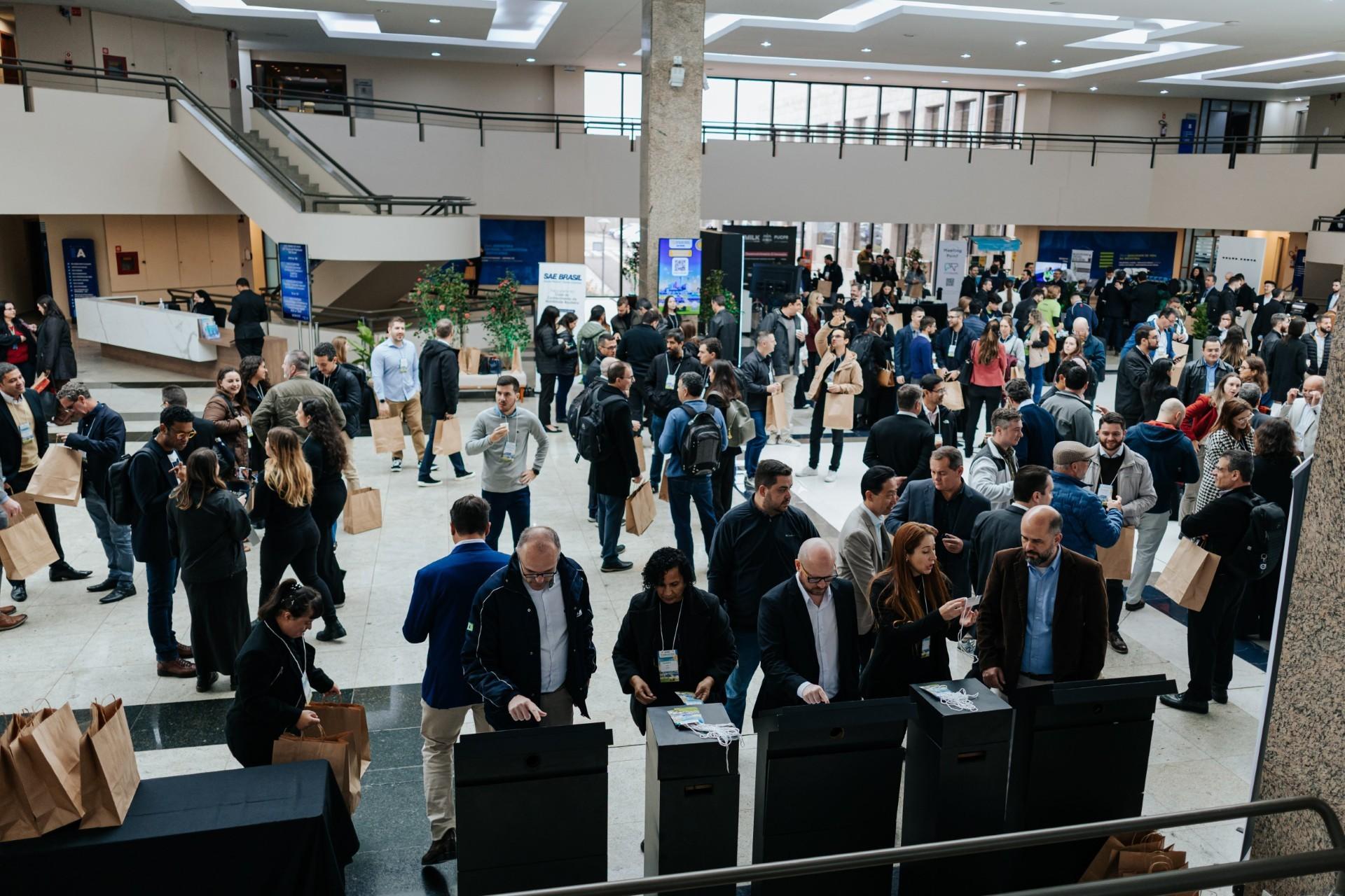 Imagem sobre Sistema Fiep conecta indústria, inovação e formação de talentos no 23º Fórum SAE BRASIL da Mobilidade