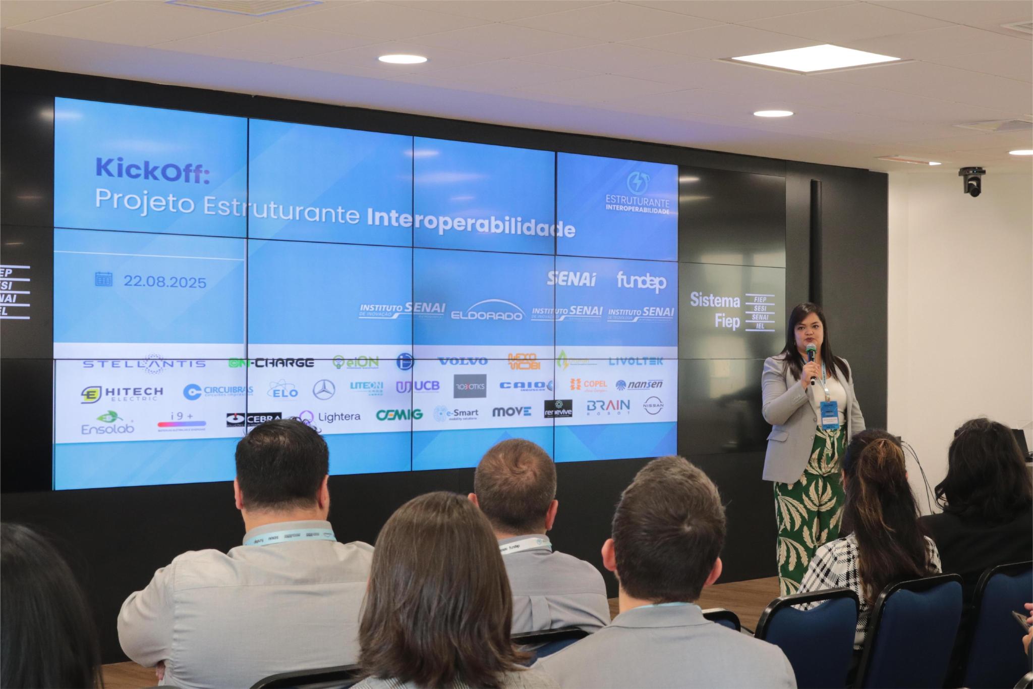 Imagem sobre Senai Paraná lidera projeto nacional para padronizar carregadores de veículos elétricos