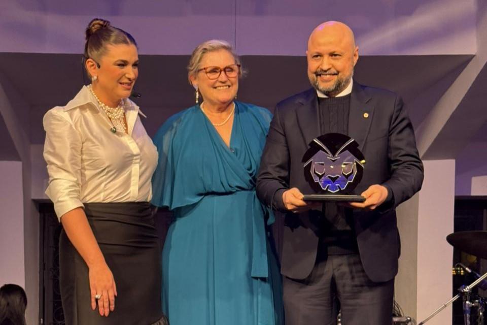 Imagem sobre Senai Paraná vence categoria em Tecnologia e Transformação Digital no Prêmio Líderes Regionais LIDE Paraná 2025