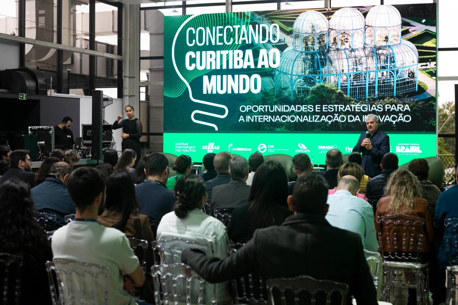 Imagem sobre "Conectando Curitiba ao Mundo" mostra que a inovação é o passaporte para o futuro